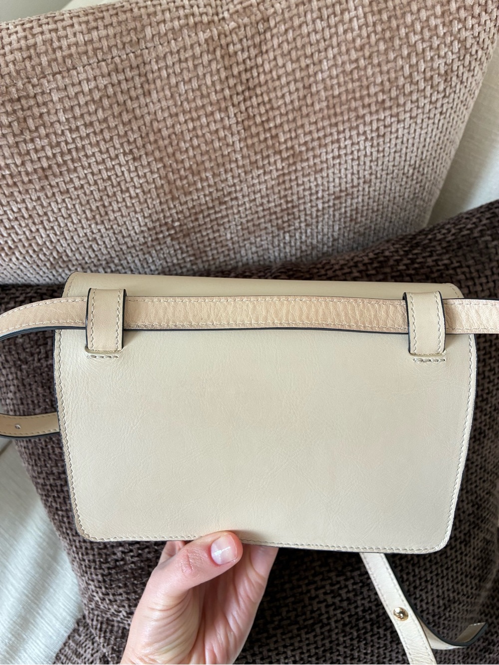 Chylak Structured Cream Leather Crossbody Bag with Minimal Hardware - Picture 5 of 6